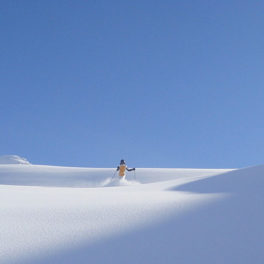 Tiefschnee im Skigebiet